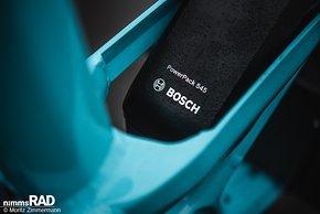 Der extern angebrachte Bosch Akku spart Gewicht und ist einfacher zu erreichen, als ein voll integrierter.