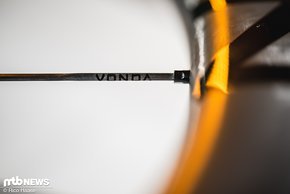 Die Vonoa Carbonspeichen sind steifer als Highend-Stahlspeichen und leichter zugleich..