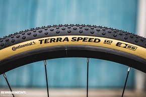 Continental Terra Speed Pro in 40 mm Breite bieten ordentlich Grip und rollen leicht.