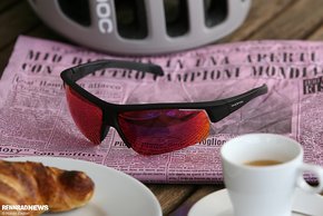 Decathlon zeigt mit der VanRysel RR 500 HB dass eine gute Rennrad-Brille schon für kleines Geld zu haben ist