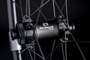 In den neuen günstigen Laufrädern kommen auch neue SRX Road-Naben von Ringlé zum Einsatz.