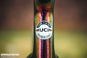 Eine bereits vom regulären Áspero bekannte Besonderheit ist die UCI-Zulassung. Das ermöglicht die Teilnahme an Cyclocross-Rennen.