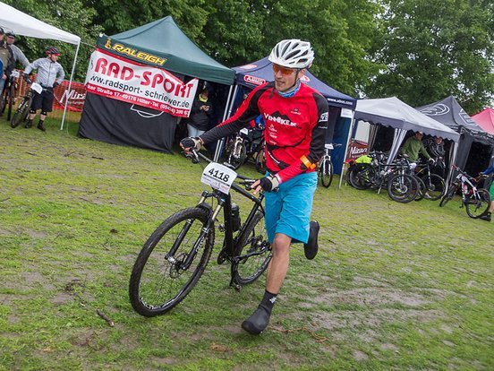 Fahrerwechsel der Vennbiker in der ersten Rennphase. Fahrerwechsel der Vennbiker in der ersten Rennphase.
