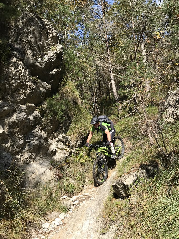 Canyon+ E-MTB Singletrail Camp Vesio