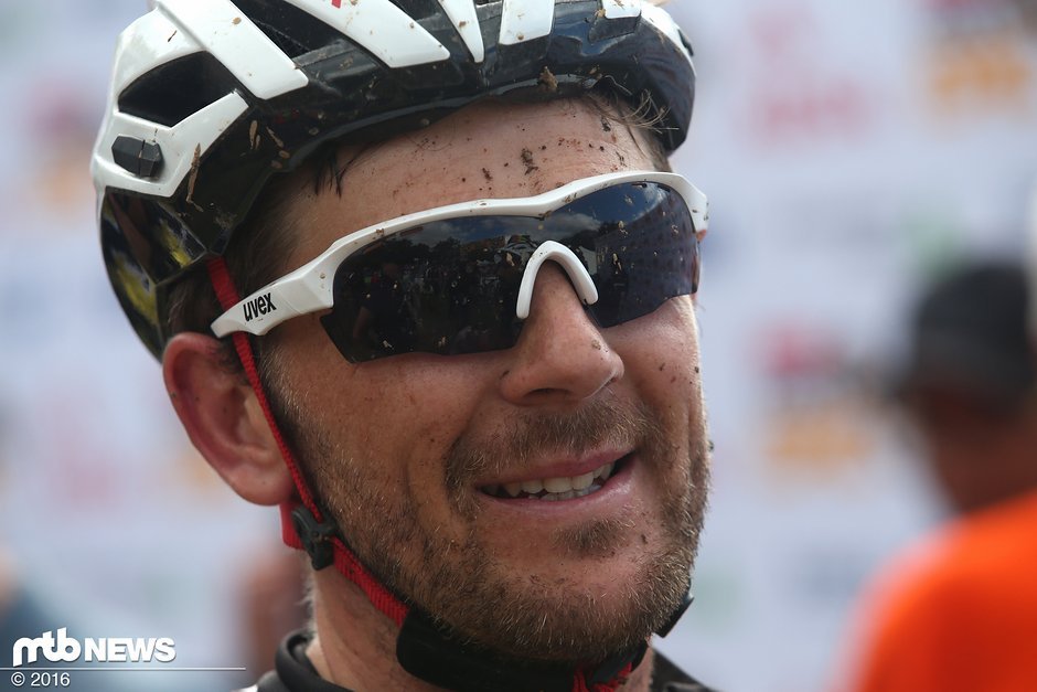 <b>Karl Platt</b> gewinnt zum fünften Mal die &quot;Tour de France der Mountainbiker&quot;! - aHR0cDovL2ZzdGF0aWMzLm10Yi1uZXdzLmRlL2YzLzE5LzE5NzkvMTk3OTA3MS1pMzFkM2JianUxaHQtYWNlMTZfc3RnNl9zcl8xOTcwLW9yaWdpbmFsLmpwZw
